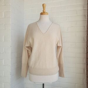Tahari Cashmere Sweater V Neck Cream Size Medium